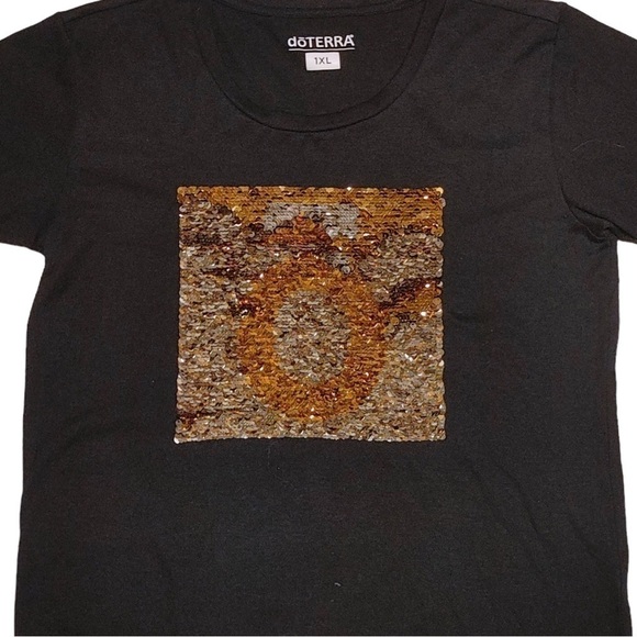BLACK Fitted Sequined T-Shirt - Picture 2 of 3